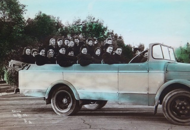 Автомобиль соцреализм 1958 г.jpg